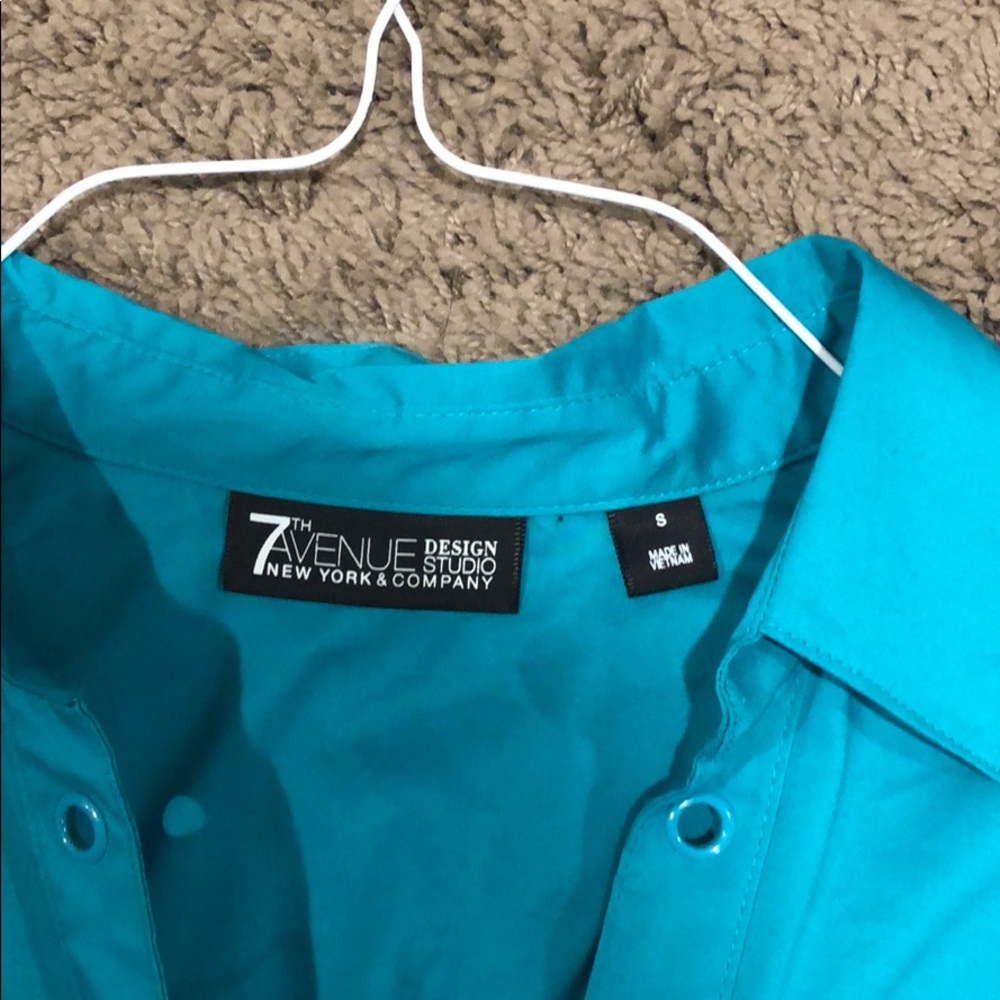 Tops - Picture 3 of 4